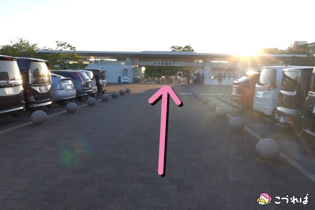 万博記念公園は子連れに最適！
万博記念公園のおすすめポイント
【アクセス抜群】電車・車で行きやすい
庭園前駐車場なら、すぐ横に入園ゲートが！